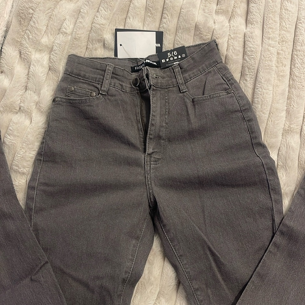 Fashion nova jeans size 5/6